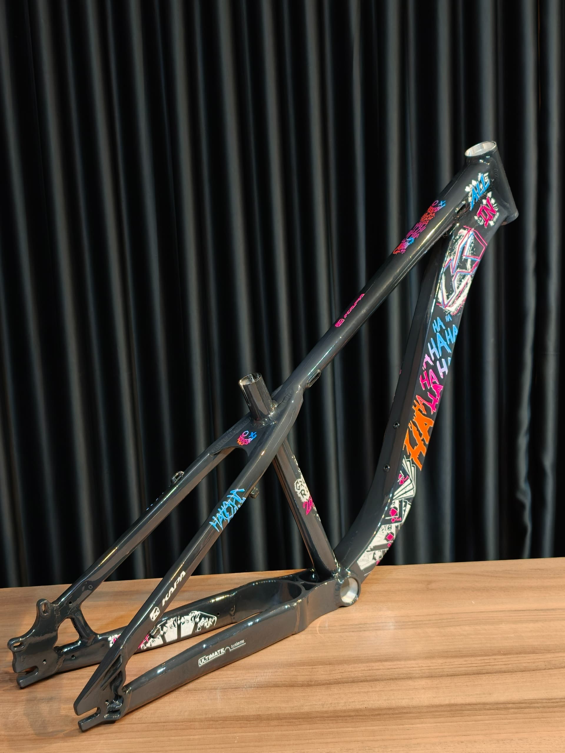 Quadro de Bicicleta Aro 26 Freeride Kapa All In - Preto Estampado